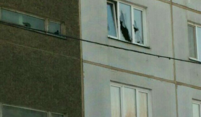 Красноярский стрелок изрешетил окна своей квартиры из охотничьего ружья в отместку коллекторам