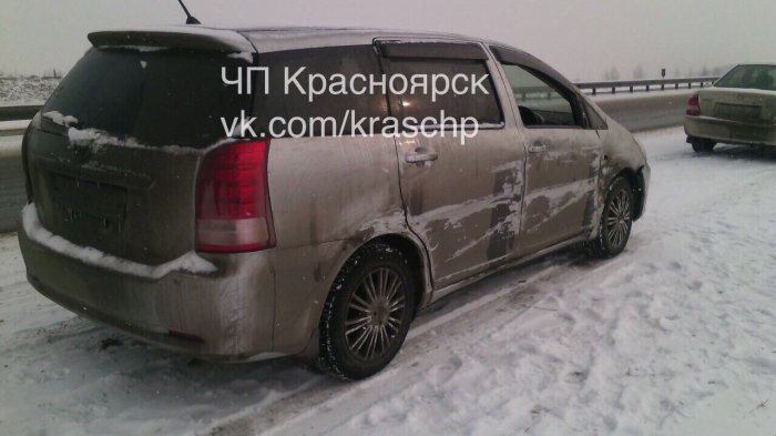 В массовое ДТП под Красноярском попали пять машин