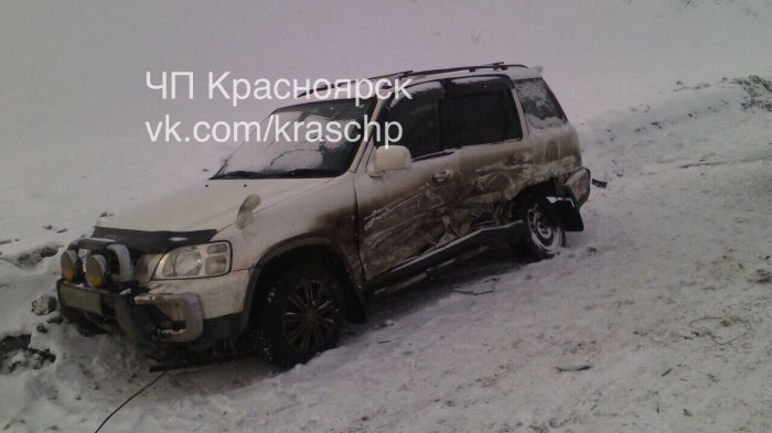 В массовое ДТП под Красноярском попали пять машин