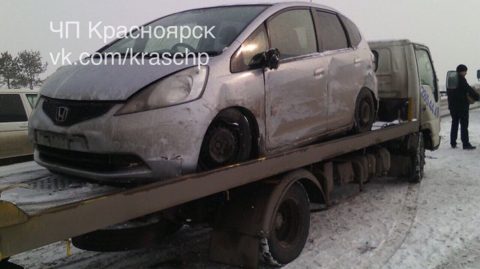 В массовое ДТП под Красноярском попали пять машин