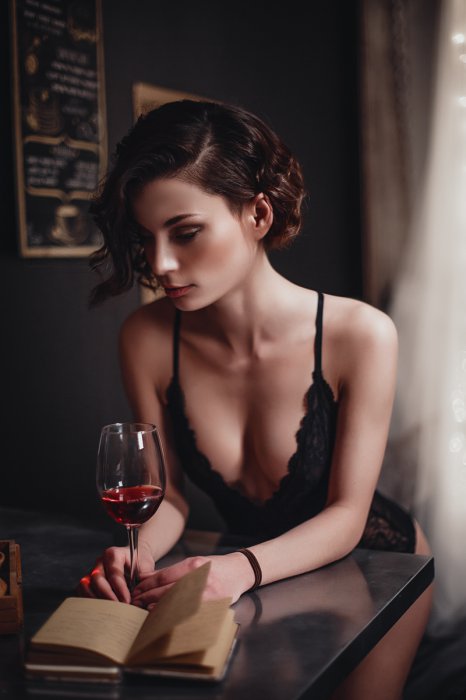 Девушки бывают разные