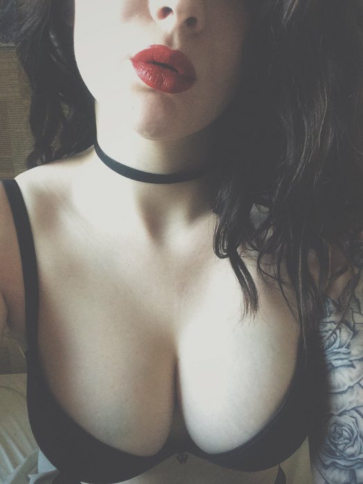 Девушки бывают разные