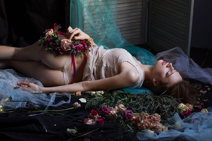 Девушки бывают разные