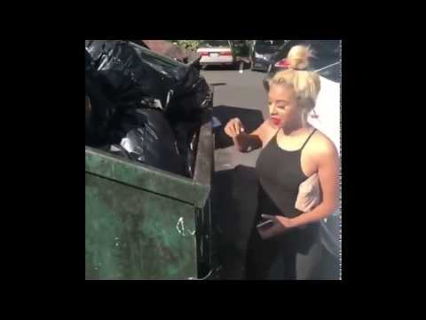 А вы бы лизнули?