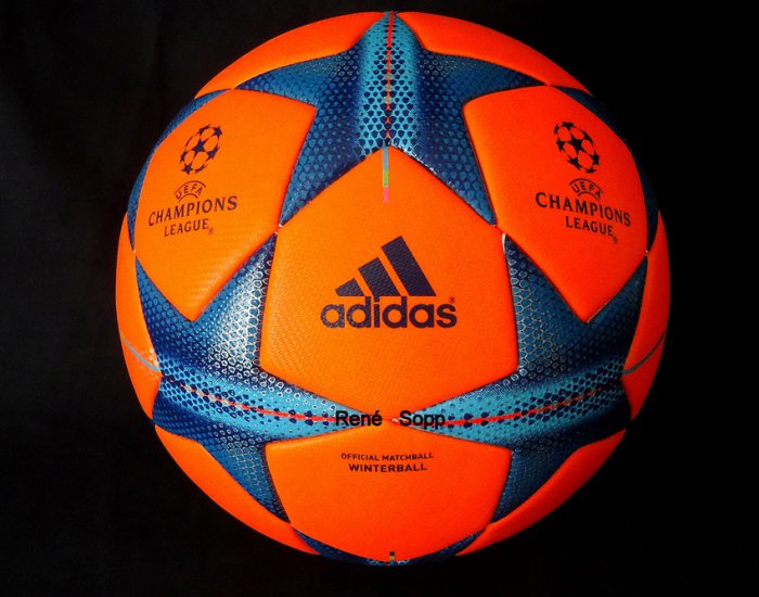 ТОП-10 самых значимых мячей в футболе за последние 20 лет