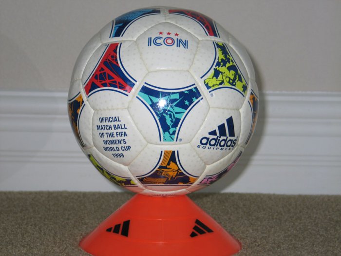 ТОП-10 самых значимых мячей в футболе за последние 20 лет