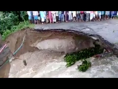 Индийские дураки во время наводнения