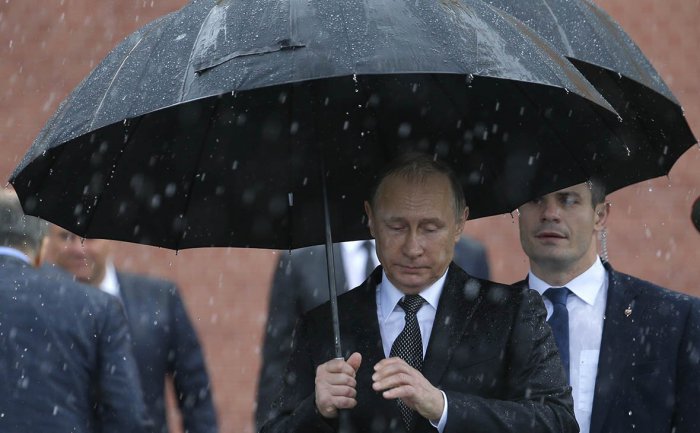 Путин поручил правительству повысить доступность похоронных услуг    