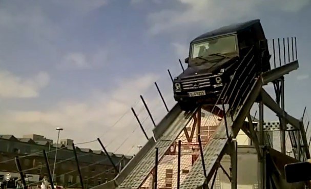 Mercedes Gelandewagen G500 подъем и спуск под углом 45 градусов!! Mercedes Gelandewagen G500 подъем и спуск под углом 45 градусов!!