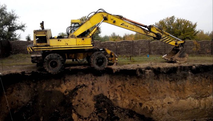 Аварии экскаваторов, завалы, падения и перевертыши
