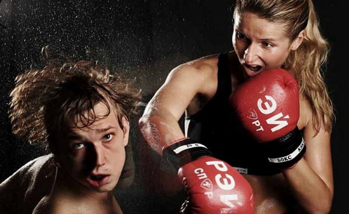 Он не трус, он осторожен или стоит ли заступаться за девушек?