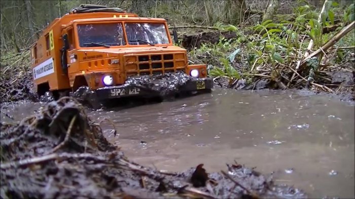 Автомобили КамАЗ и Урал на радиоуправлении устроили триал!