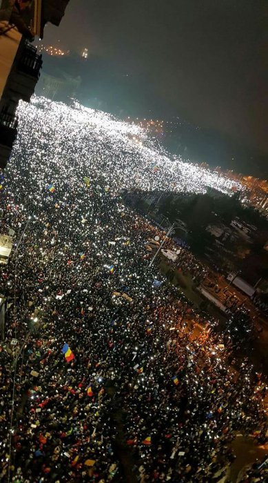 В Бухаресте десятки тысяч людей вышли на антикоррупционный протест    