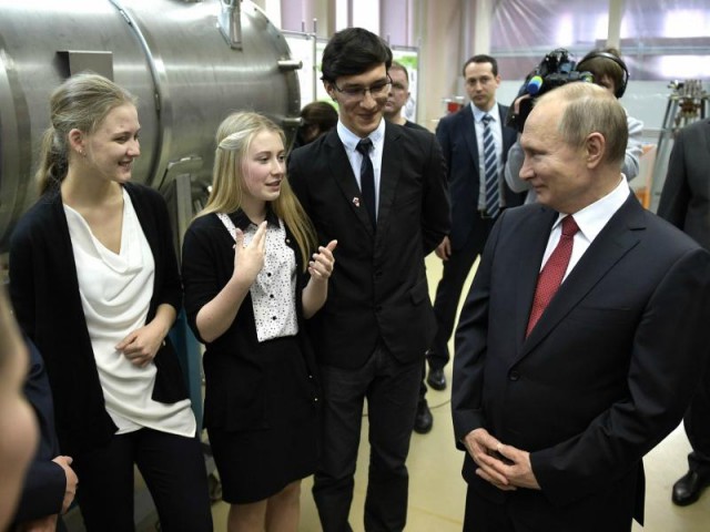 "Работают снайперы": чем оборачиваются для граждан визиты Путина в регионы "Работают снайперы": чем оборачиваются для граждан визиты Путина в регионы