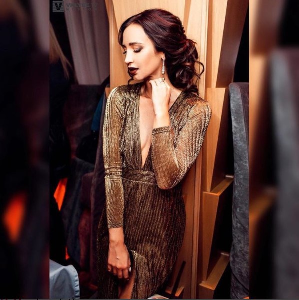 Бузова собирается подать в суд на участника Comedy Club. Её назвали шлюхой, а фанатов мразями    