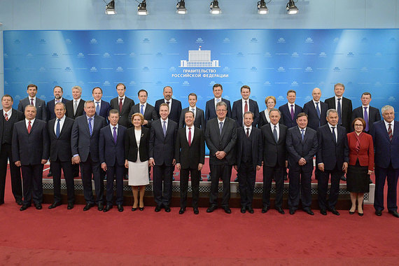 Правительство Медведева ушло в отставку