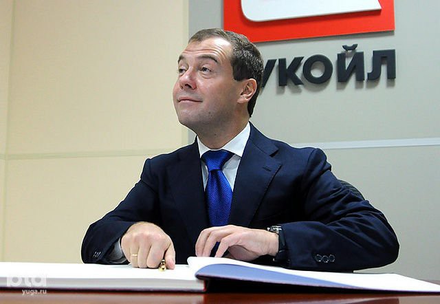 Владимир Владимирович, а почему уровень жизни падает?    