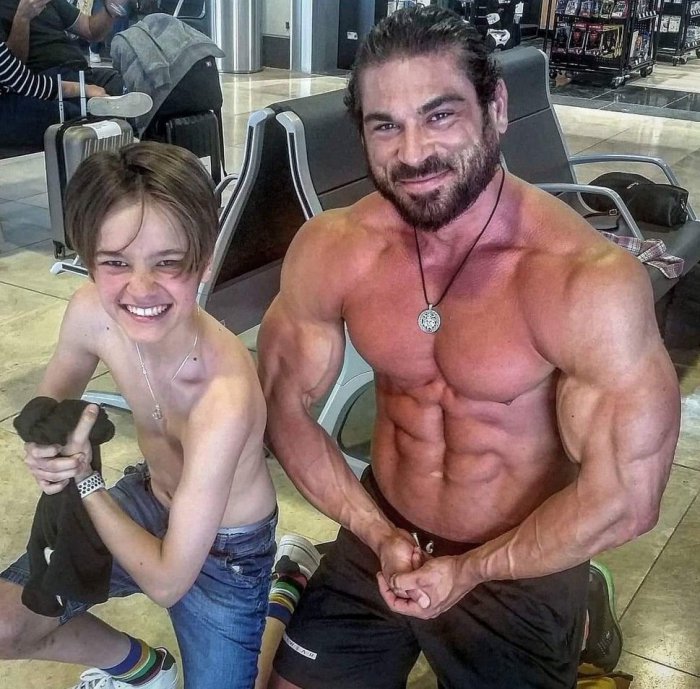 Джон Коннор и его друг Терминатор