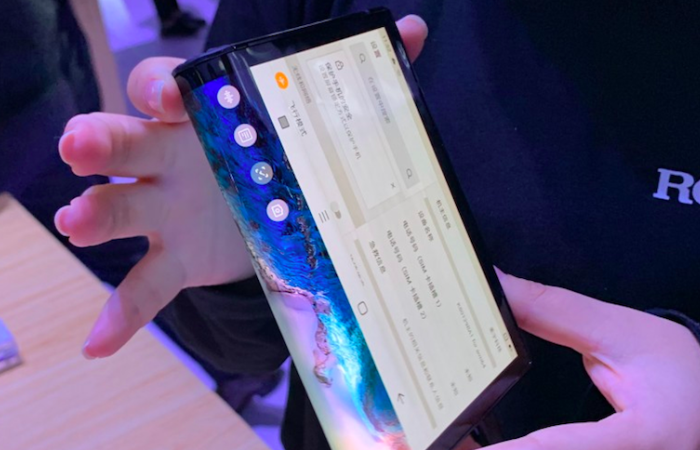 Первый гибкий смартфон представили в Поднебесной Первый гибкий смартфон представили в Поднебесной
