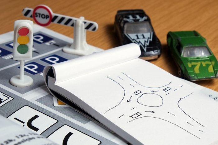 Сдавать экзамен предлагается при замене водительских прав по истечению срока их действия.