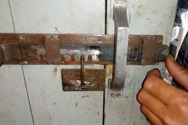 Старый замок, который не под силу будет открыть современным ворам