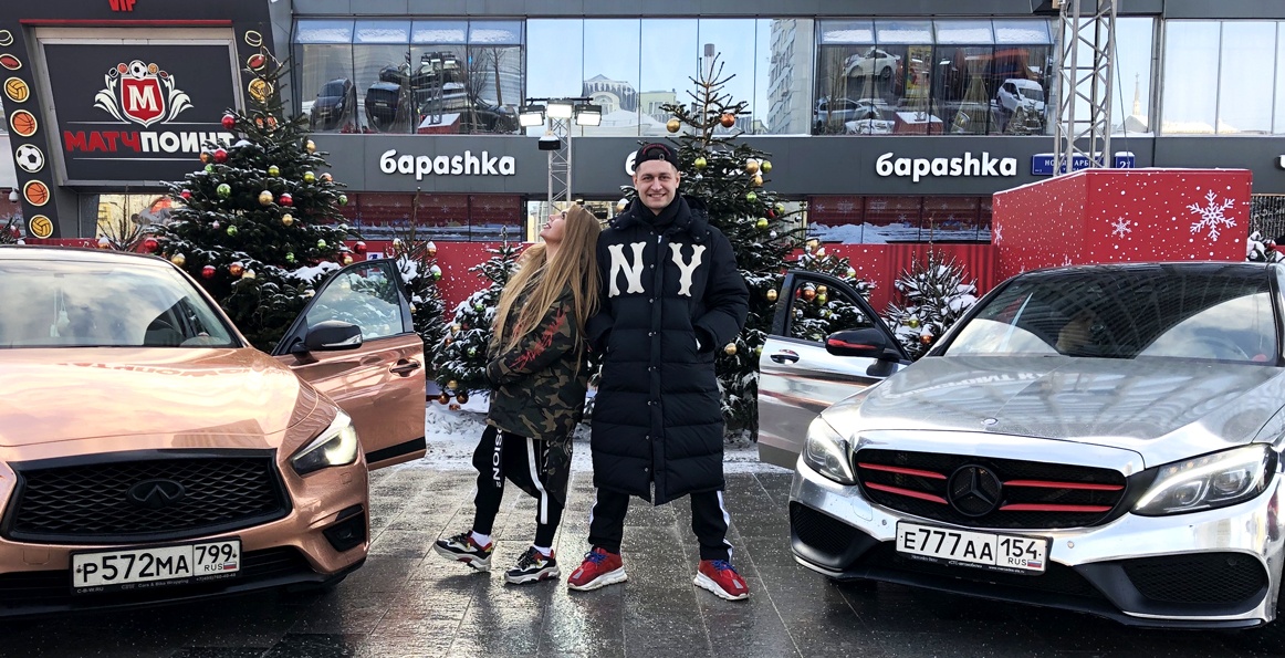 Блогеры Давид Манукян и Карина Лазарьянц перекрыли три полосы Арбата для съемок своего клипа