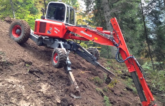 Может ли функционировать экскаватор на склоне горы?