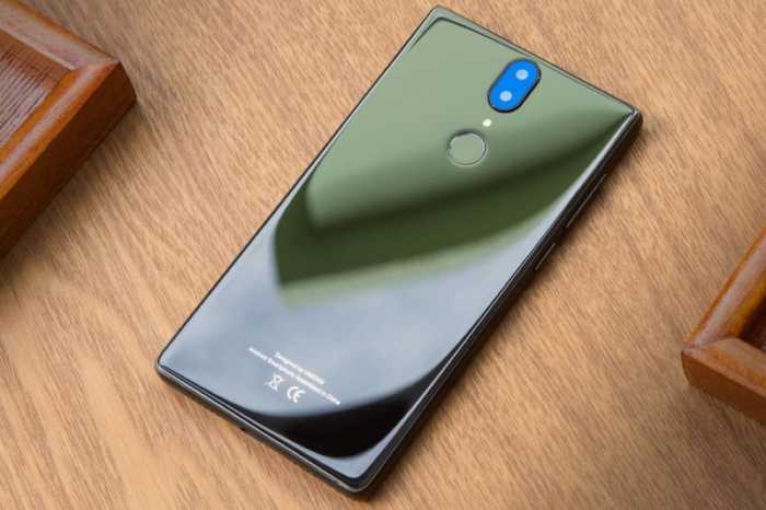 Гаджеты делают шаг вперед: смартфоны без кнопок и разъемов Гаджеты делают шаг вперед: смартфоны без кнопок и разъемов