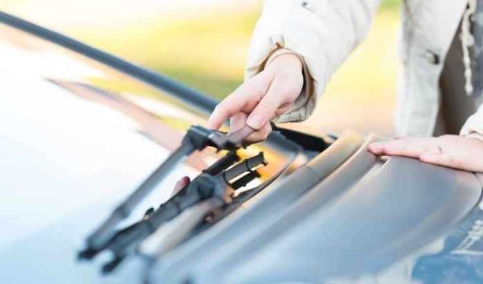 Как устранить скрип дворников по стеклу автомобиля