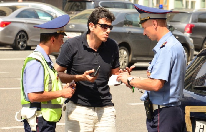 Пятерка ошибок водителей в разговоре с сотрудником ДПС