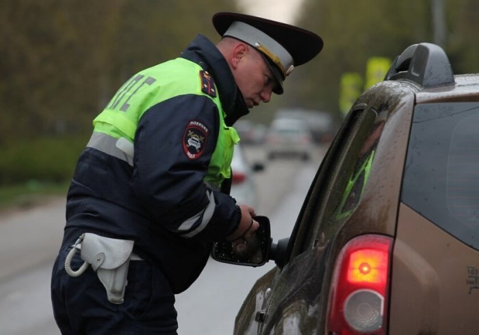 Пятерка ошибок водителей в разговоре с сотрудником ДПС