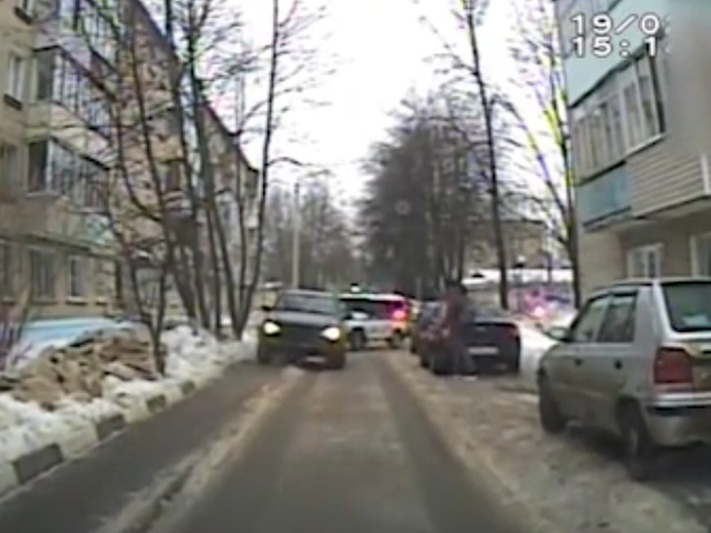 Видео с регистратора полицейских: погоня за пьяным водителем внедорожника в Сергиевом Посаде