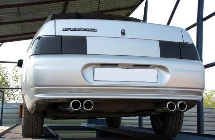 Зачем автомобилю две выхлопные трубы