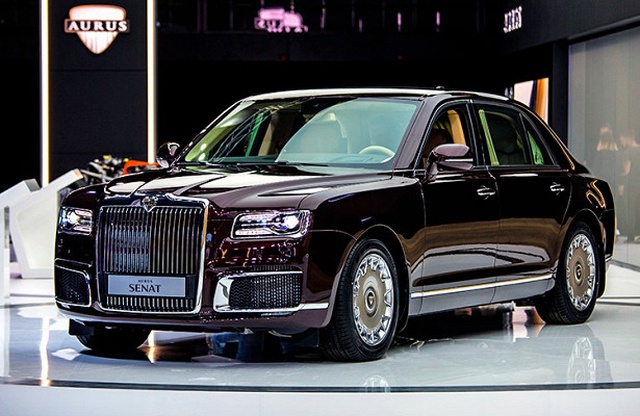 На Женевском автосалоне представили золотой "Кортеж" от Aurus