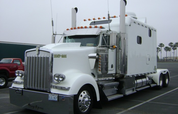 Обустройство тягача с гигантским спальным отсеком