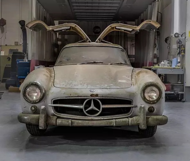 Уникальный Mercedes-Benz 300SL Gullwing, который простоял в гараже 60 лет