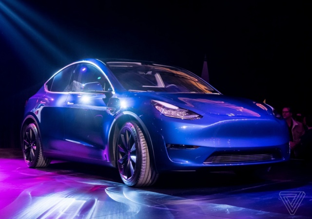 Tesla представила компактный электрический кроссовер Model Y