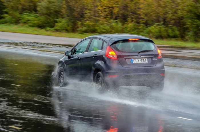 Как остановить автомобиль, если отказали тормоза