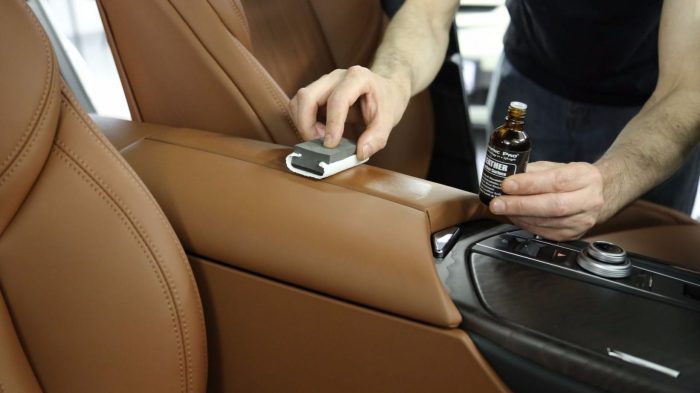 Правила ухода за кожаным салоном автомобиля