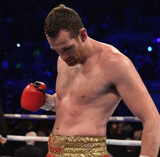 Британский боксер Кэш Али укусил Дэвида Прайса во время боя