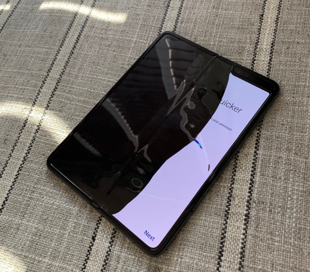 Экраны на Samsung Galaxy Fold начали ломаться еще до старта продаж