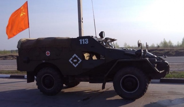 Мужчина из Новоалтайска ездит на работу на БТРе 1949 года