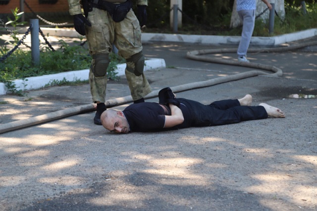 Из колонии в Одессе произошел массовый побег. Пятьсот человек забаррикадировалась, 15 сбежали Из колонии в Одессе произошел массовый побег. Пятьсот человек забаррикадировалась, 15 сбежали