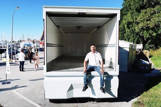 В Швеции запустили в работу беспилотные электрогрузовики