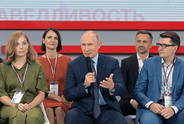 Все гениальное просто. Путин предложил решить вопрос строительства храма в Екатеринбурге путем опроса