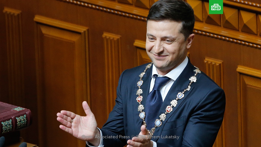 Владимир Зеленский анонсировал референдум по вопросу переговоров с Россией Владимир Зеленский анонсировал референдум по вопросу переговоров с Россией