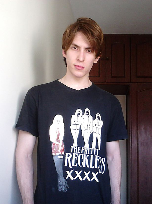 Бразилец удивляет густыми и длинными волосами как у Рапунцель