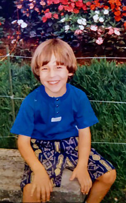 Бразилец удивляет густыми и длинными волосами как у Рапунцель