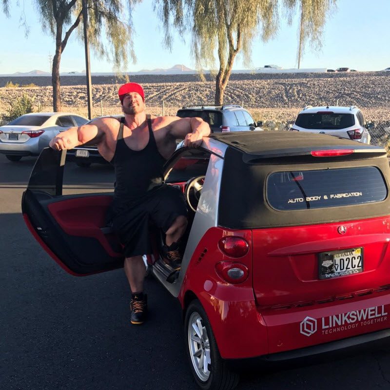 Худой подросток превратился в гору мышц