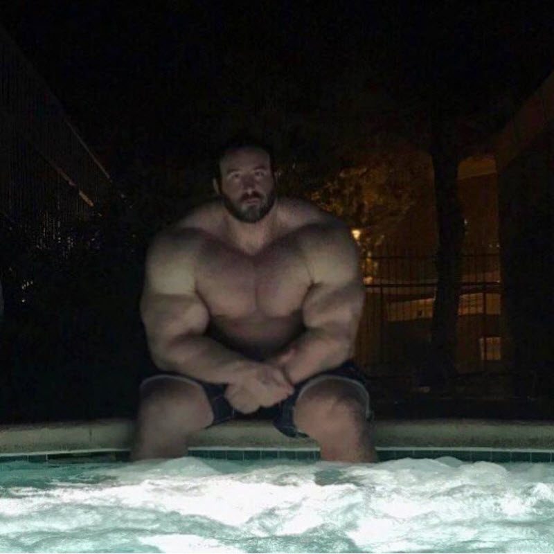 Худой подросток превратился в гору мышц